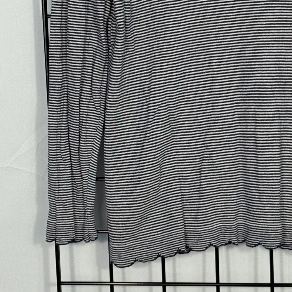 J. McLaughlin‎ Shirt Womens L Large Blue White Stripe Cashmere Blend Scallop Hem